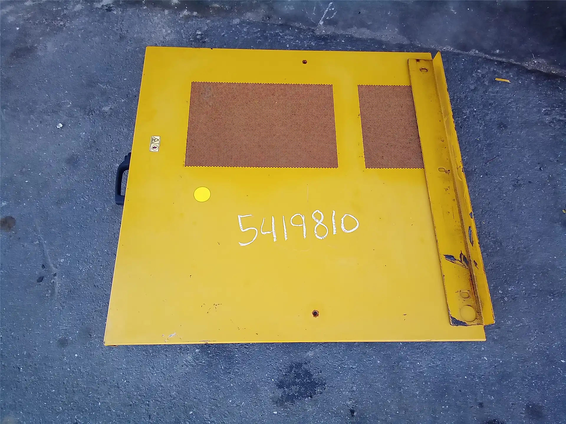 USED ENGINE HOOD indicator image 1