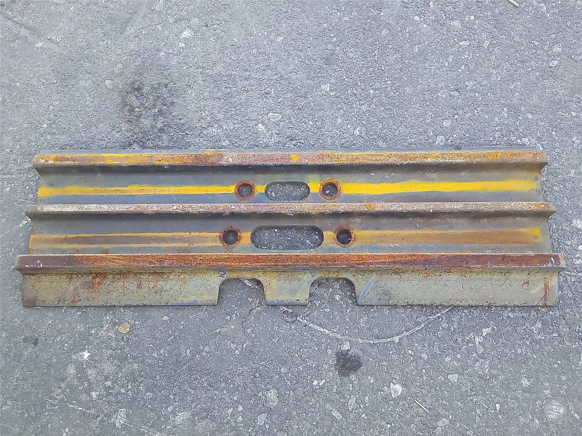 USED TRACK SHOE image 2