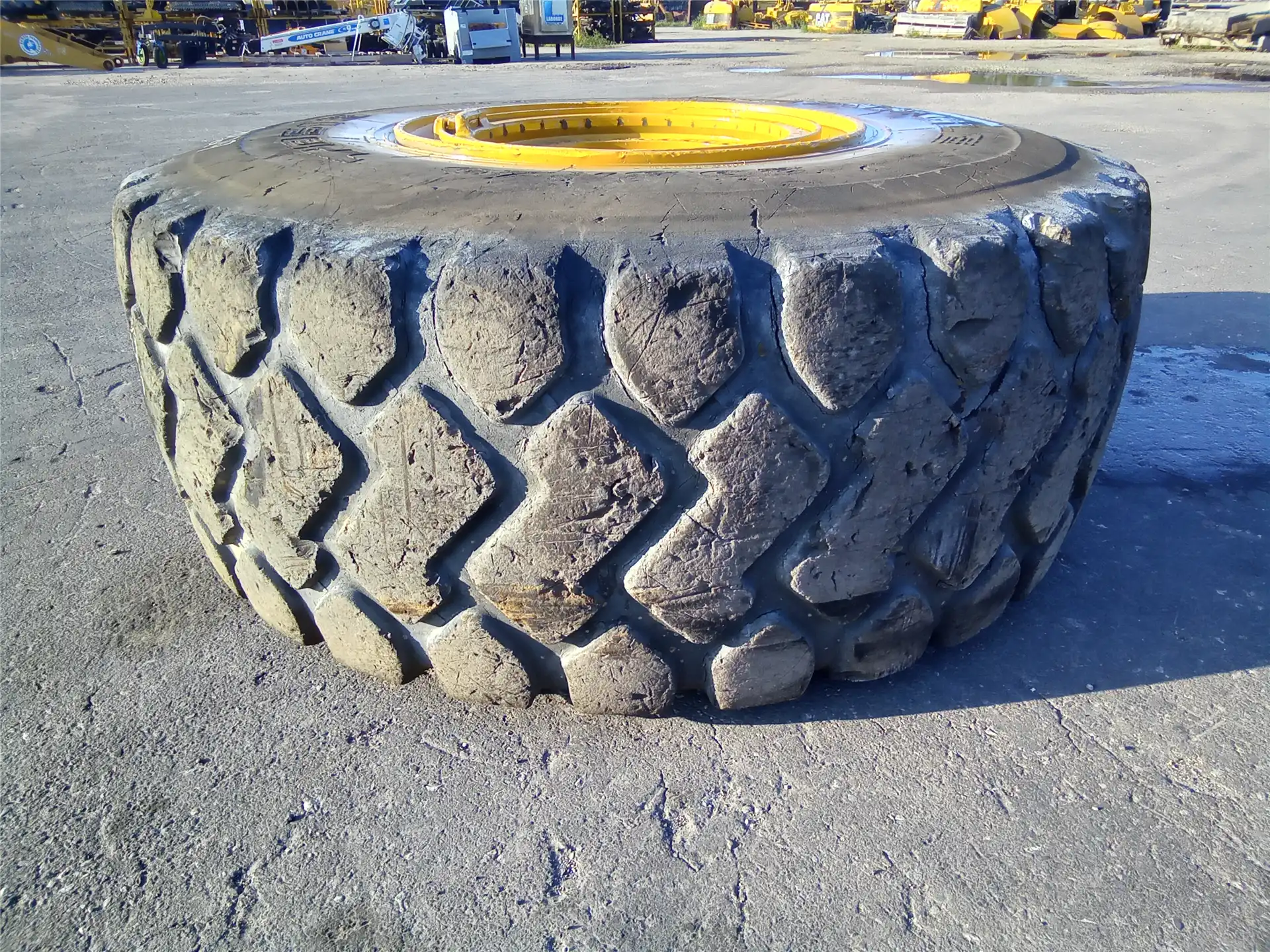 USED 29.5XR29 WHEE image 6