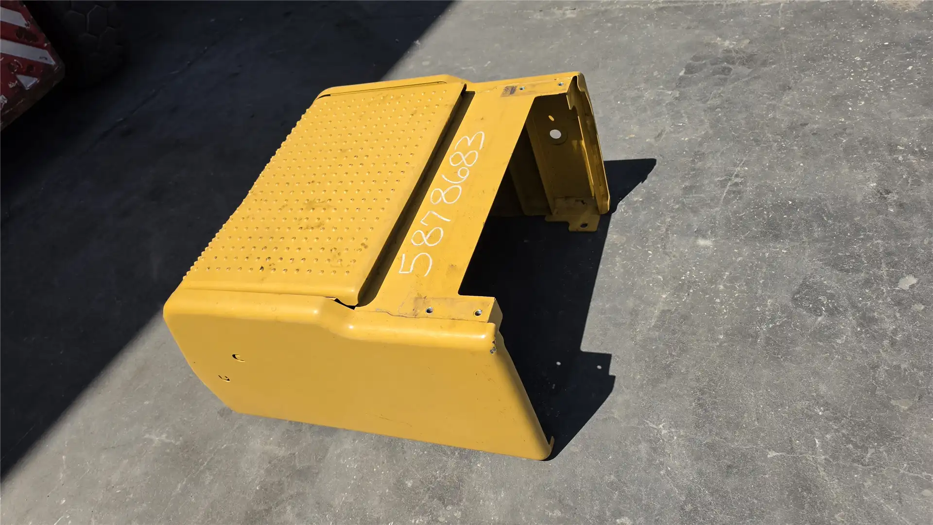 USED STORAGE BOX image 2