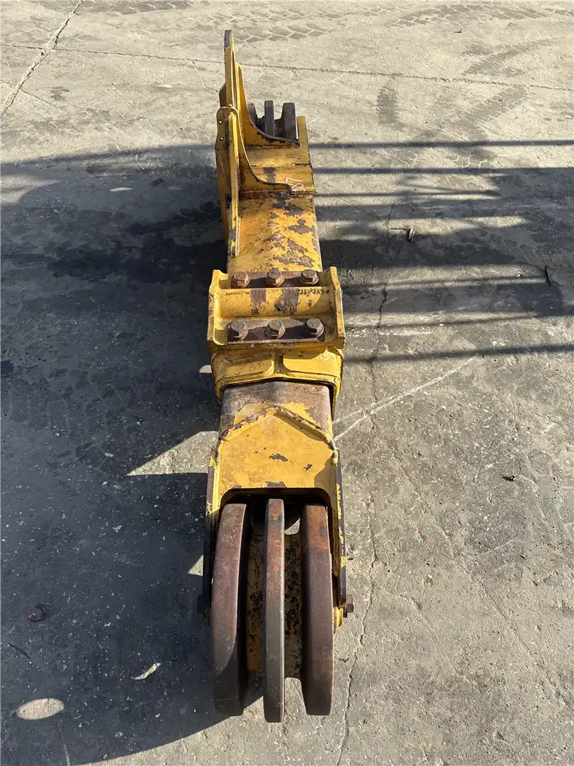 USED LH TRACK FRAM image 4