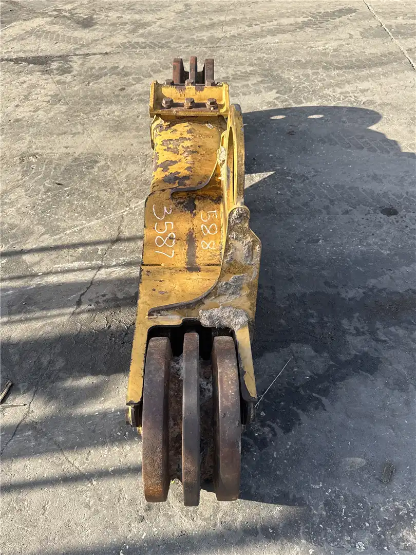 USED LH TRACK FRAM image 2