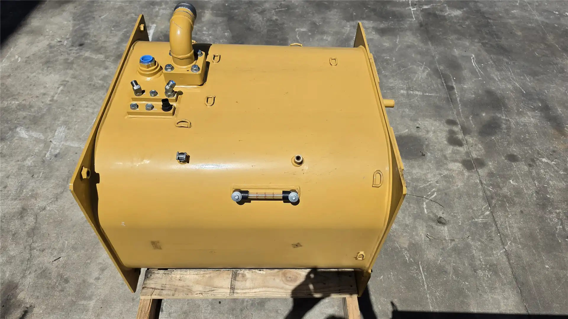 USED HYD TANK GP image 4