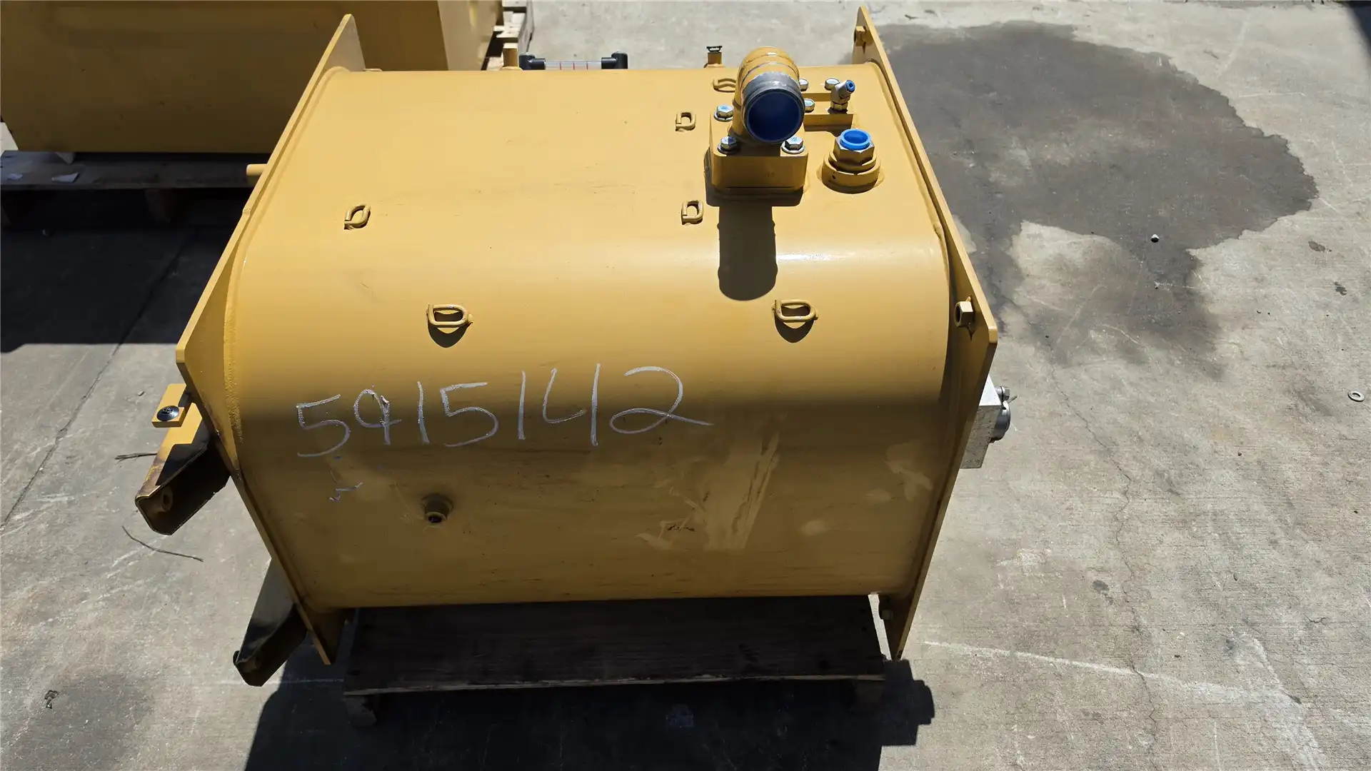 USED HYD TANK GP image 2