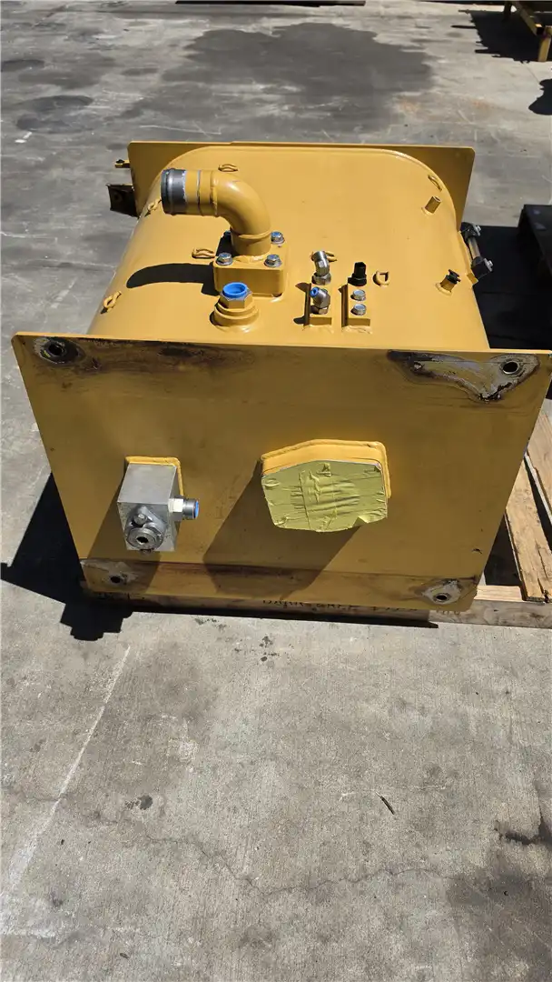 USED HYD TANK GP image 3