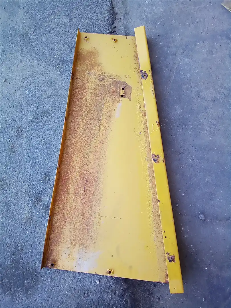 USED RH COWLING image 2