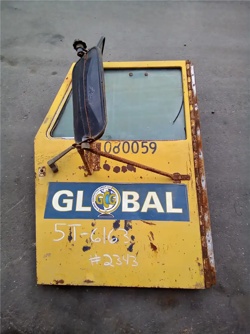 USED LH CAB DOOR indicator image 1