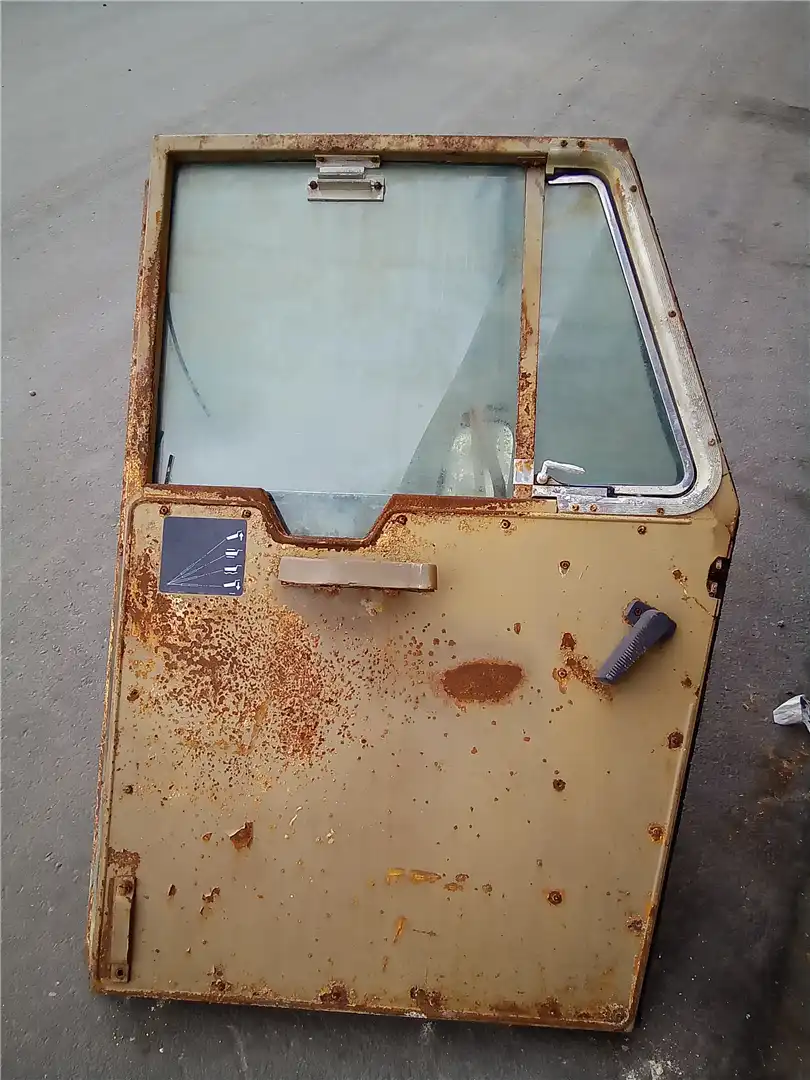 USED LH CAB DOOR image 2