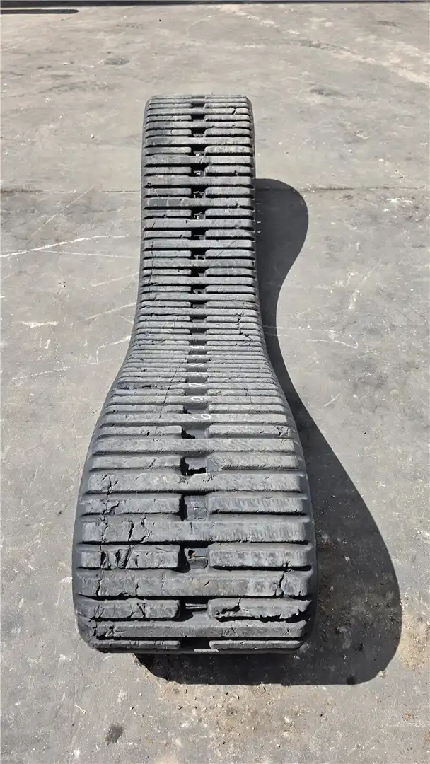 USED RUBBER TRACK image 2