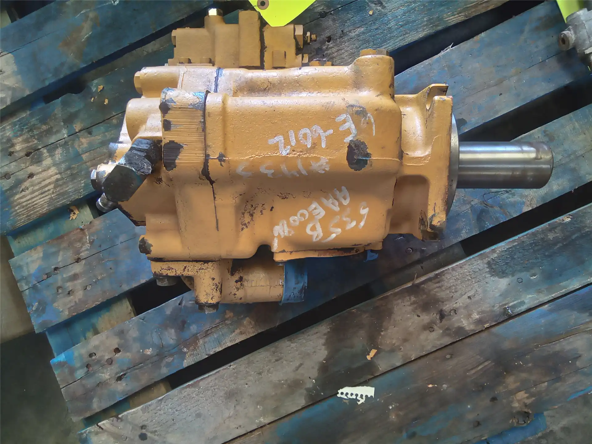 USED PISTON PUMP image 2