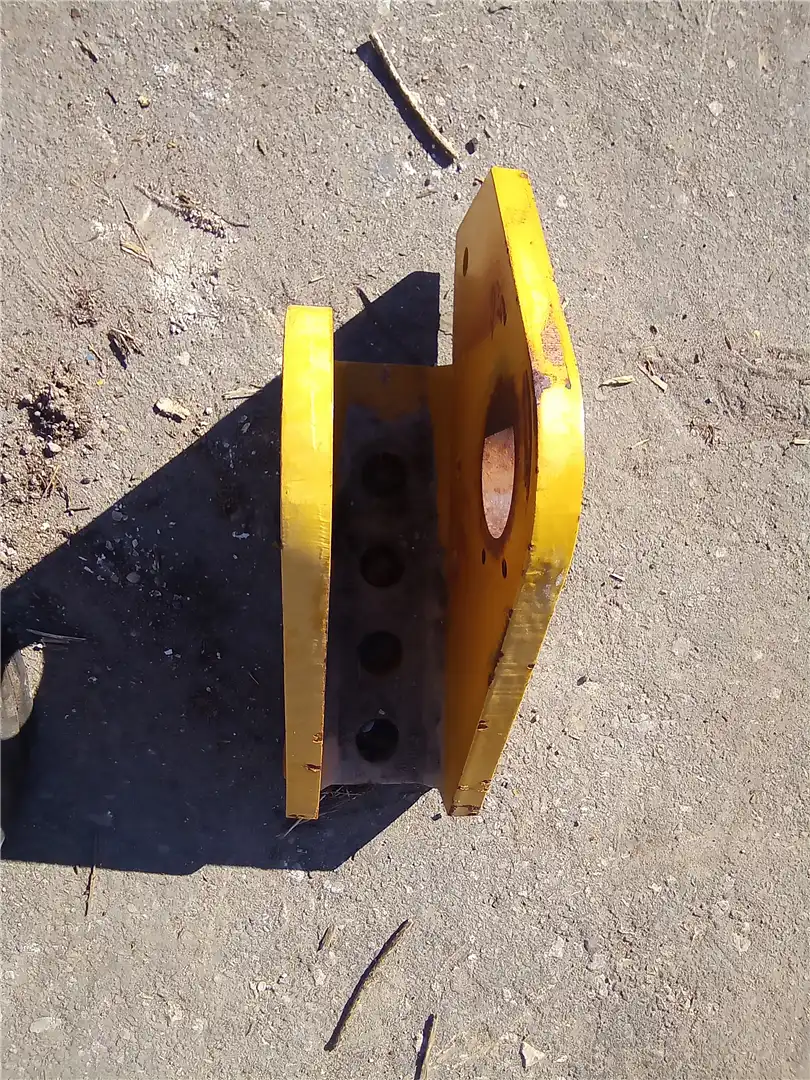 USED BRACKET RH image 2