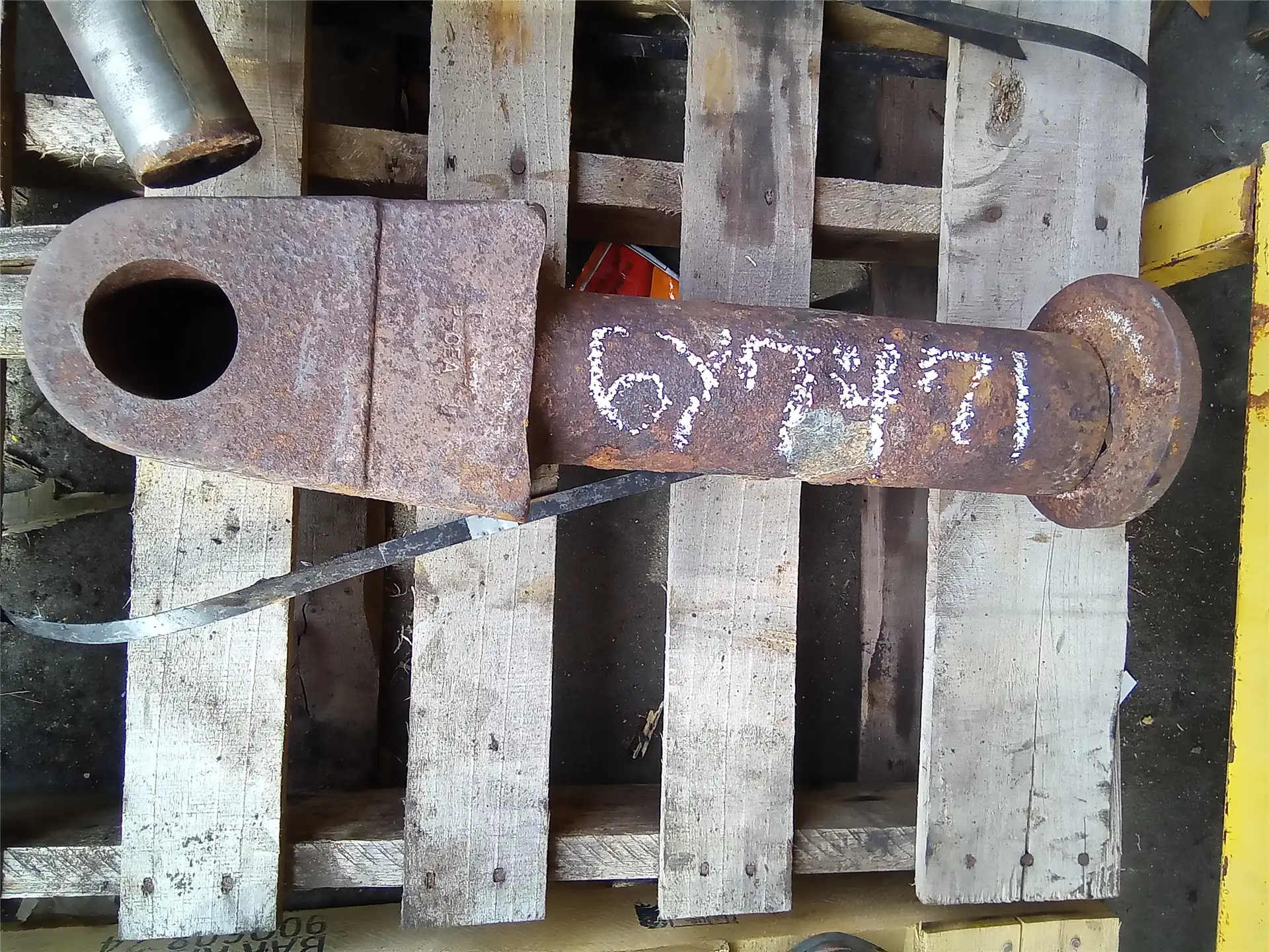 USED PIVOT PIN indicator image 1