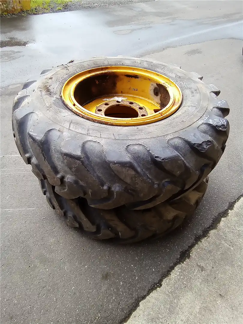 USED TIRE AND RIM indicator image 1