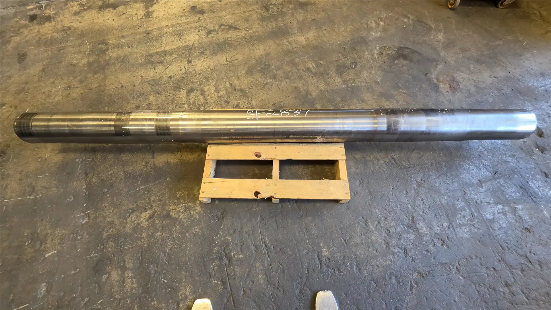 USED PIVOT SHAFT image 4