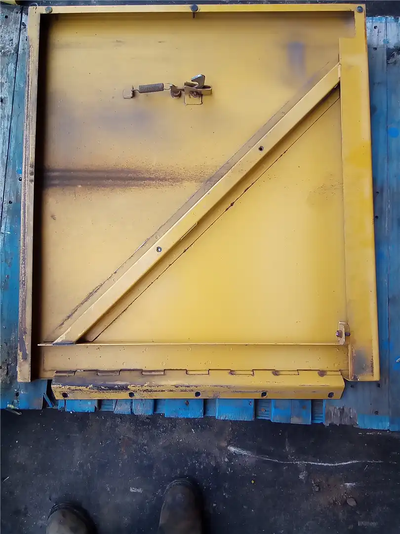 USED LH DOOR image 2