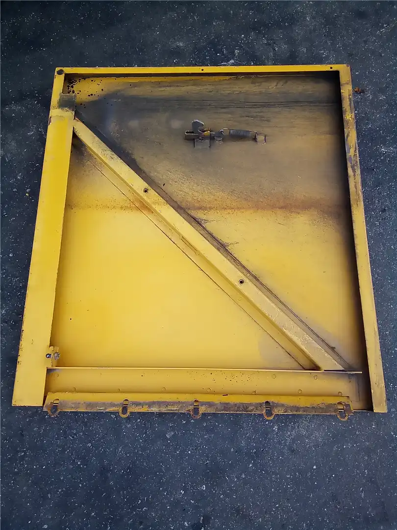 USED RH DOOR image 2