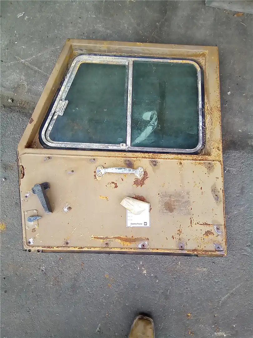 USED RH CAB DOOR image 2