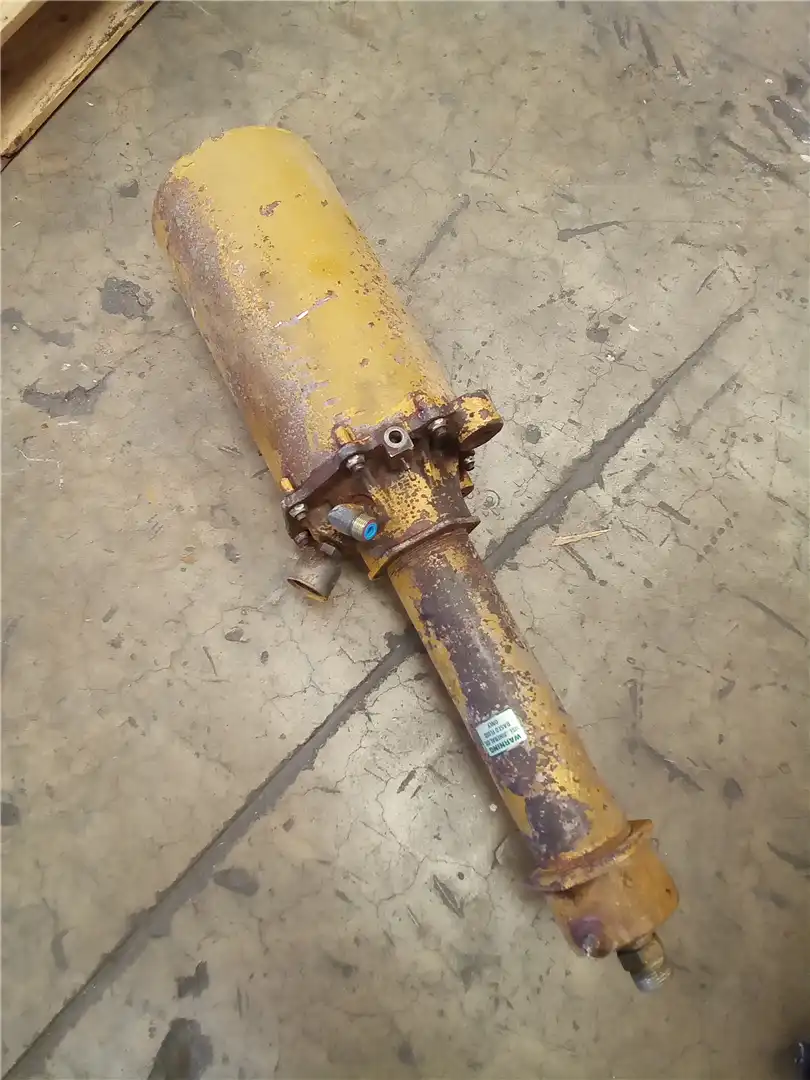 USED BRAKE CYLINDE image 2