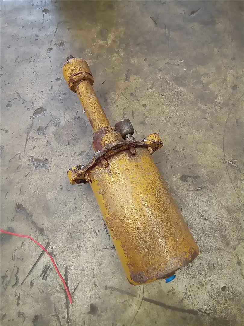 USED BRAKE CYLINDE image 2