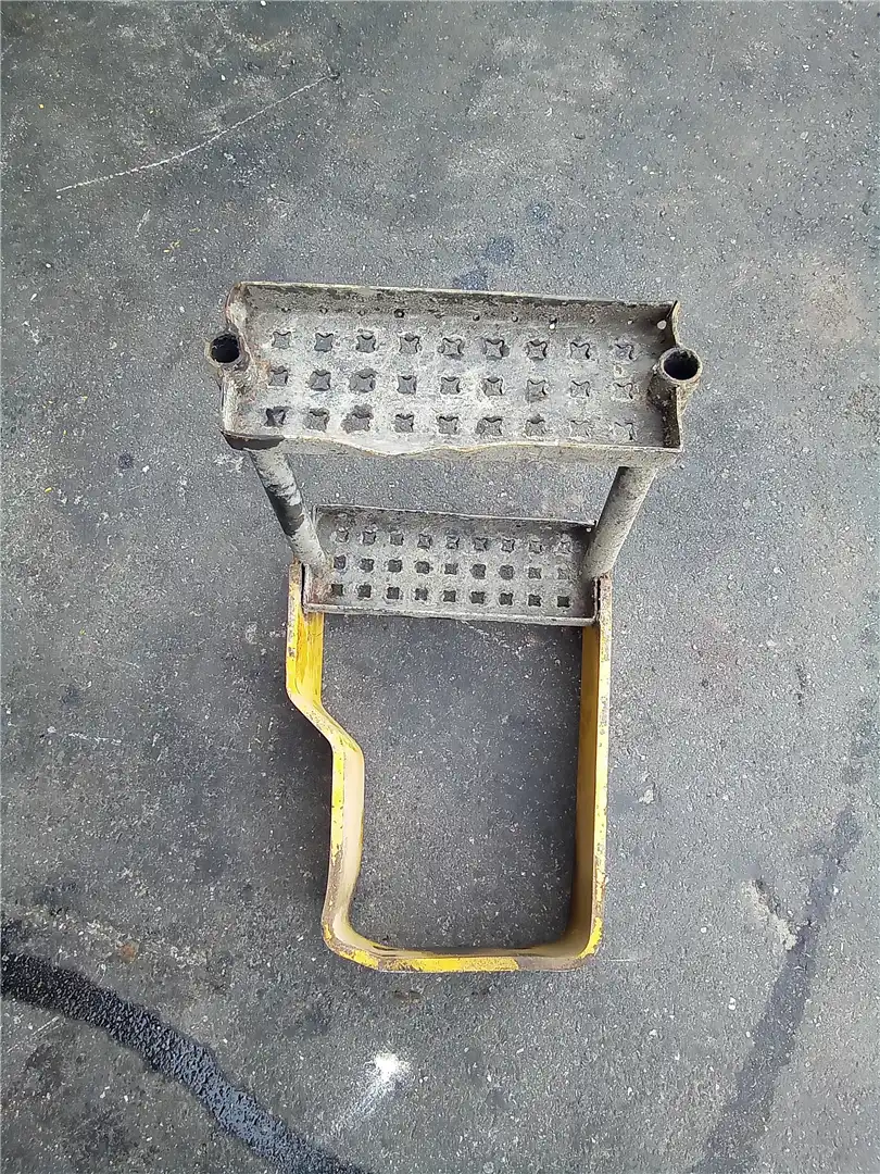 USED STEP LADDER image 3