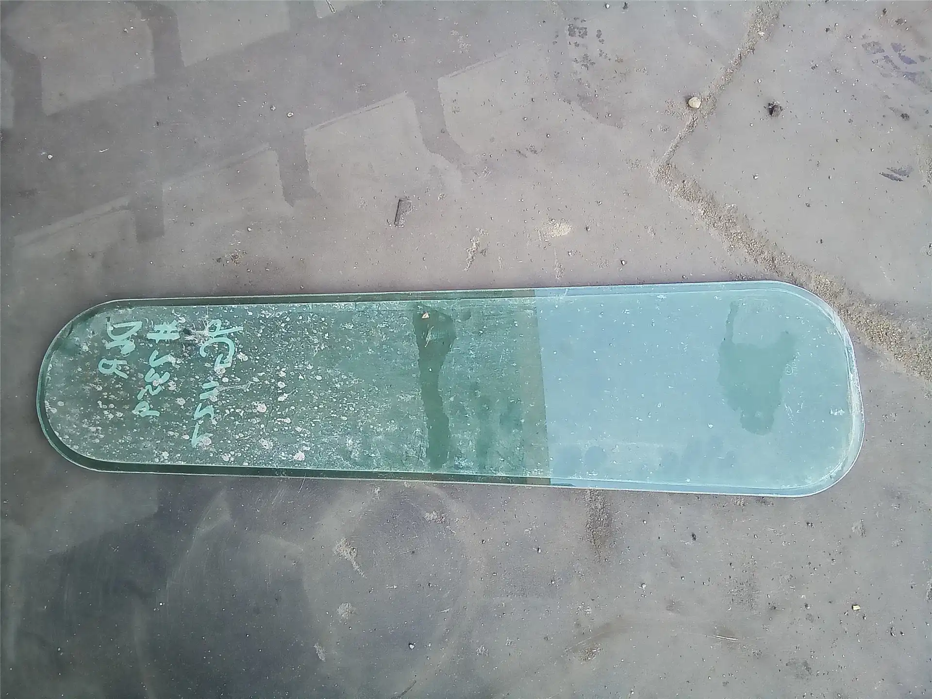 USED GLASS image 2