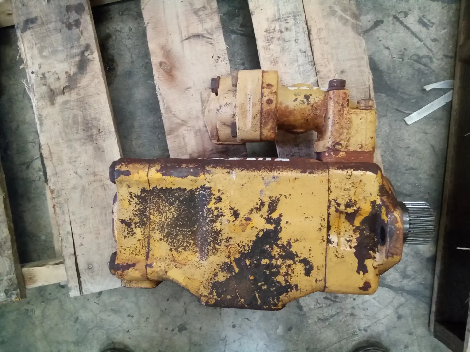 USED HYDRAULIC PUM indicator image 1