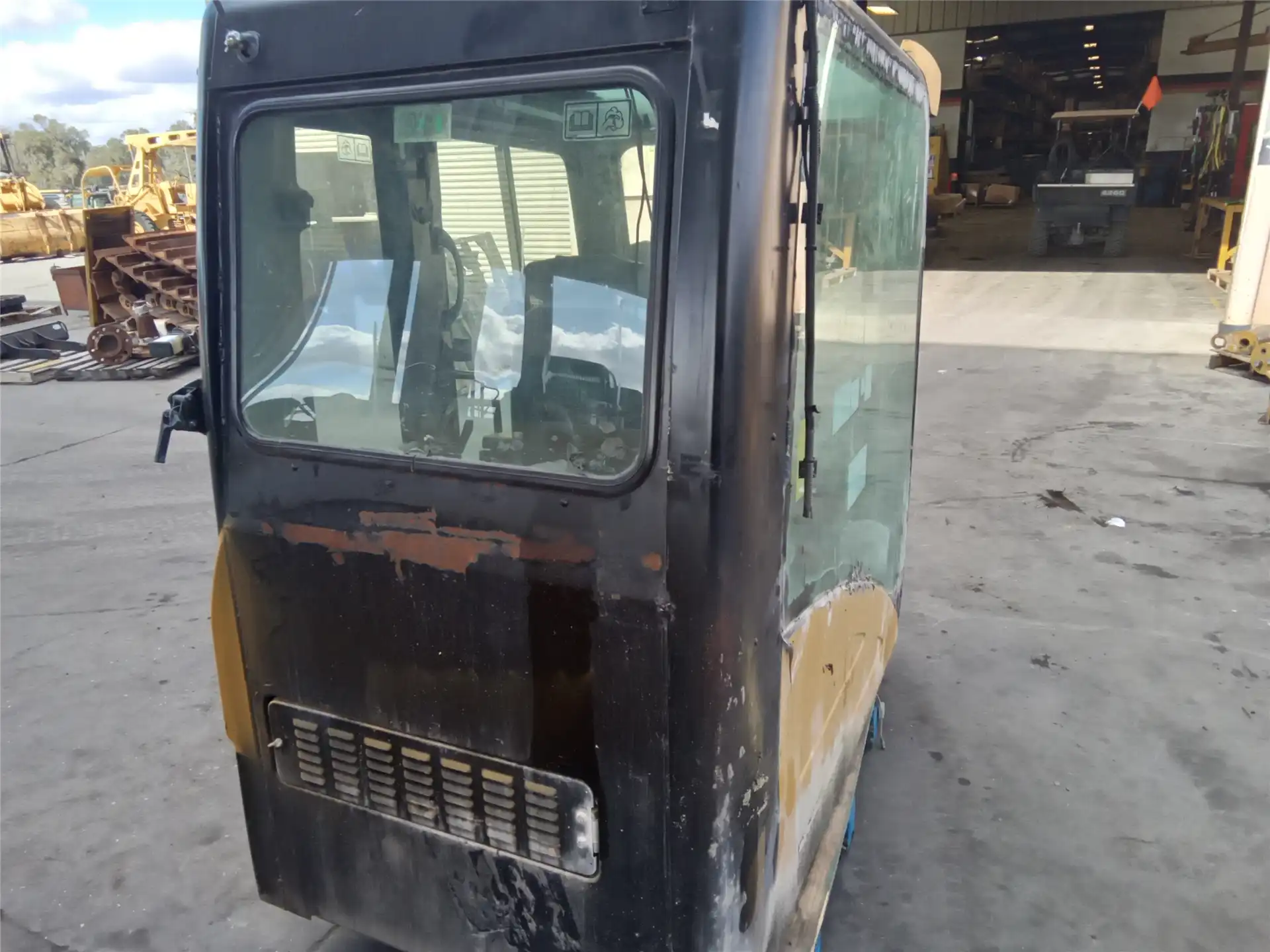 USED CAB image 3