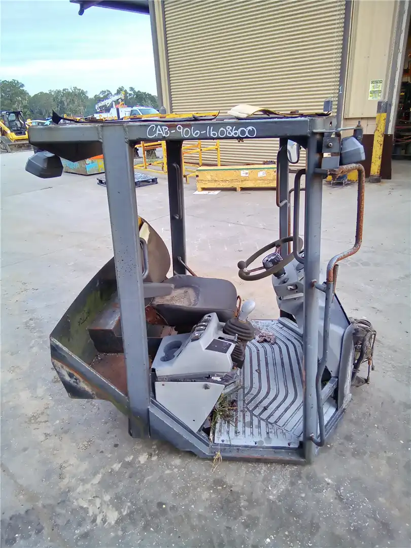 USED CAB image 2