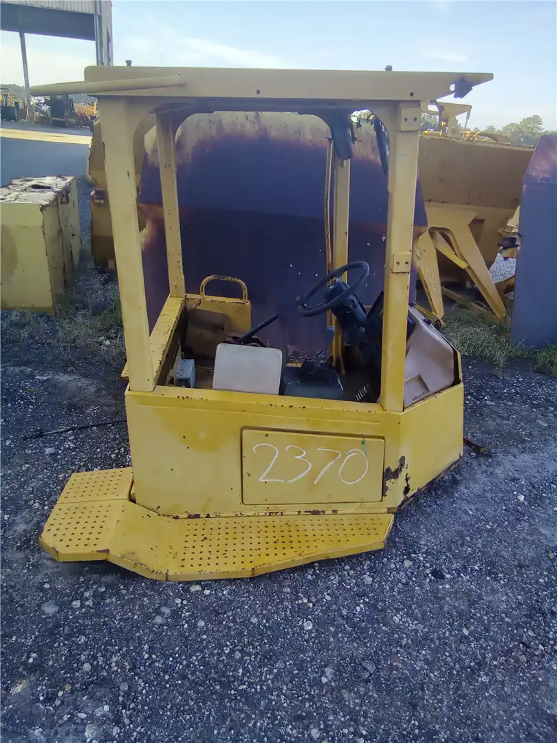 USED OPEN CAB image 2