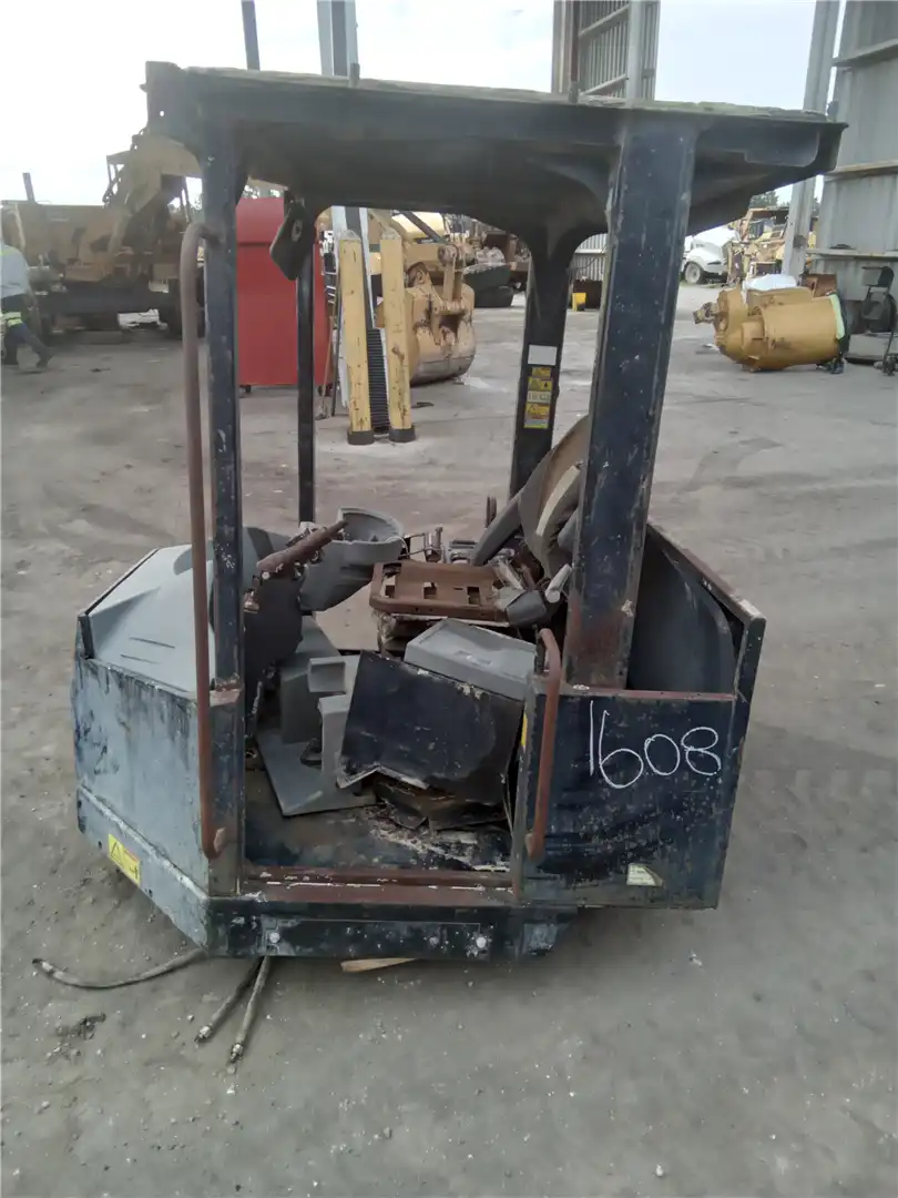 USED CAB image 2