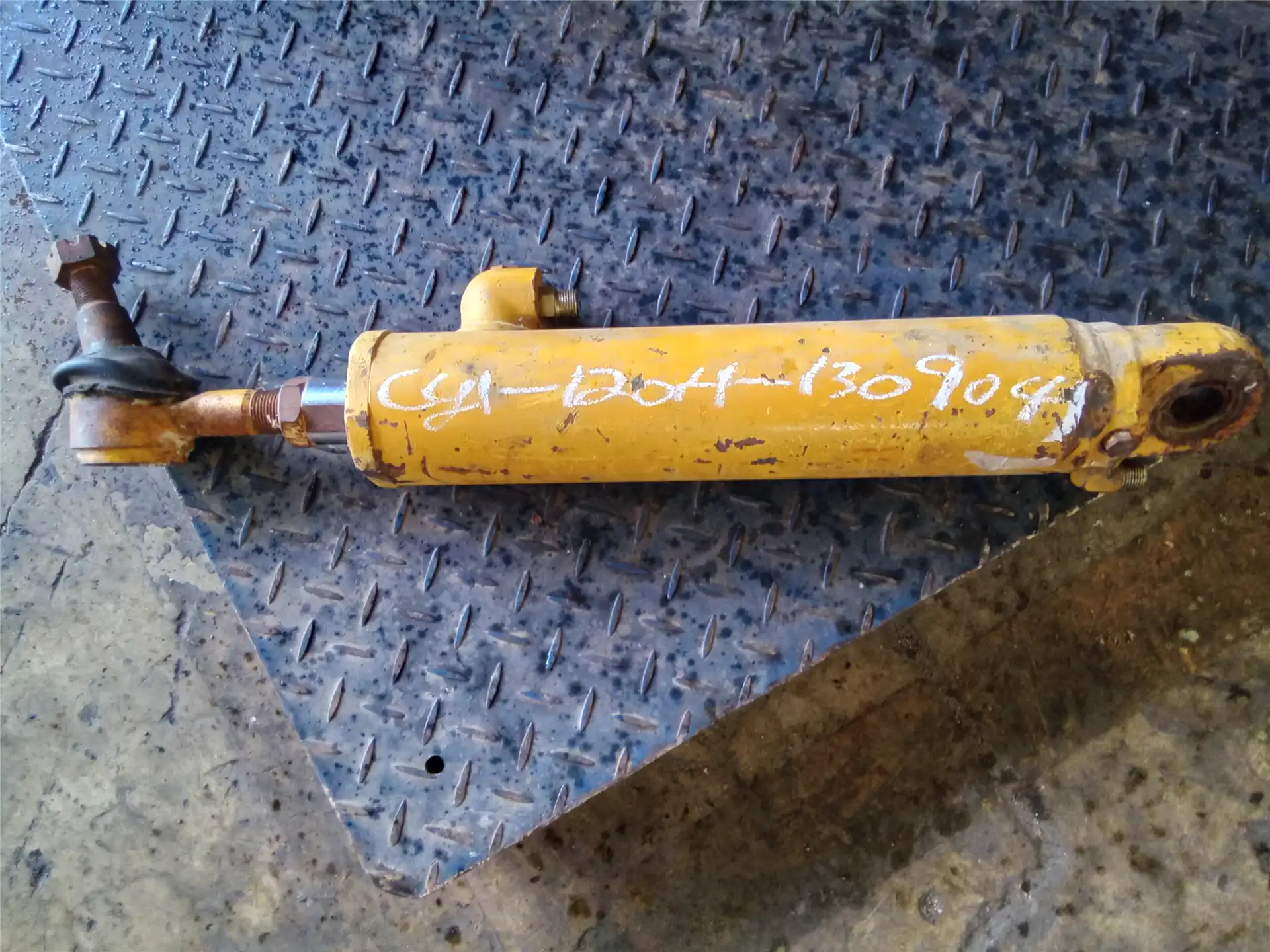 USED LH STEER CYLI image 2