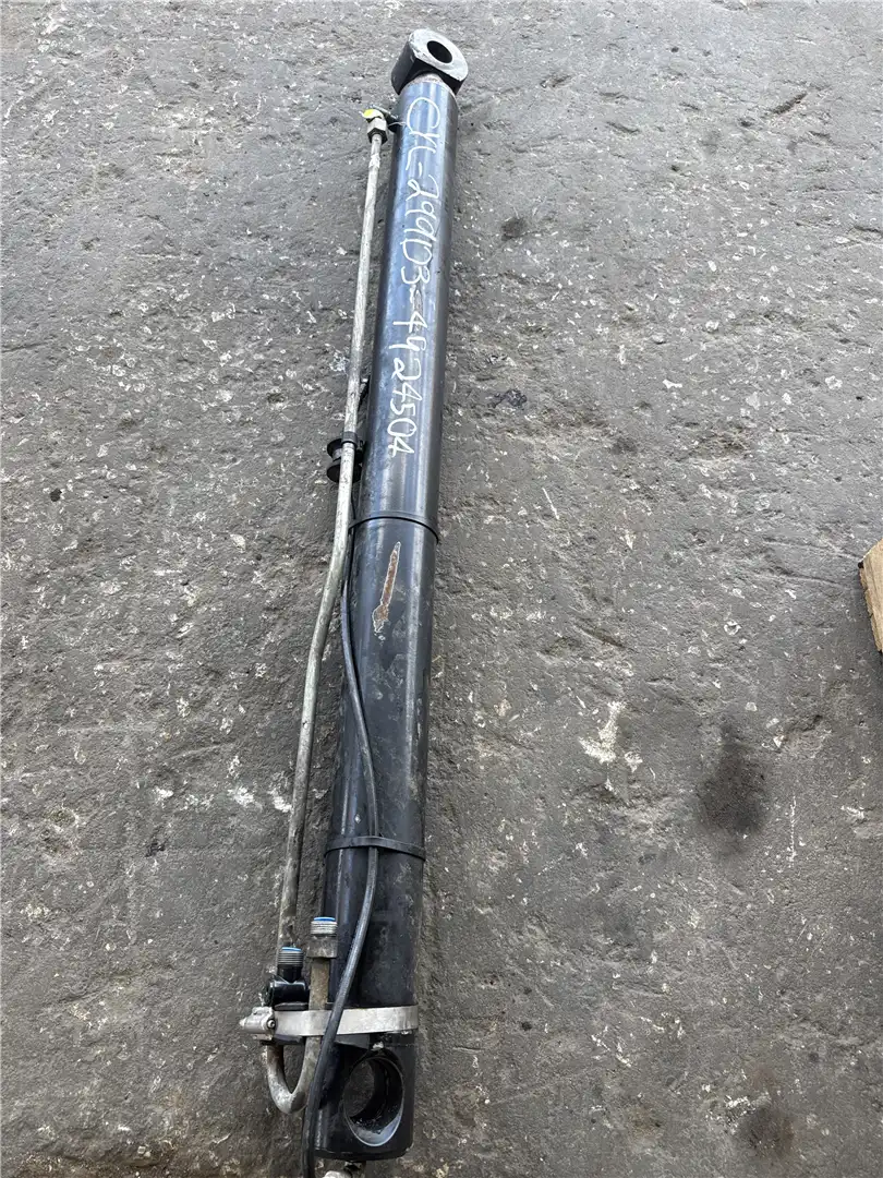 USED LIFT CYLINDER indicator image 1