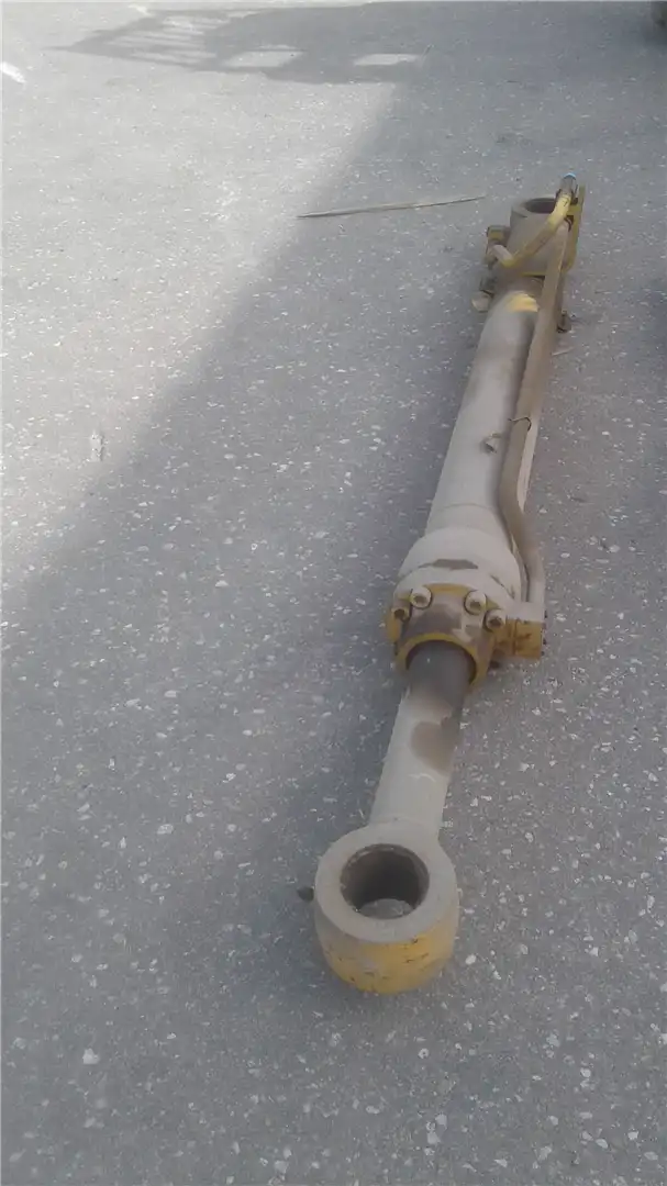 USED BOOM CYLINDER image 2
