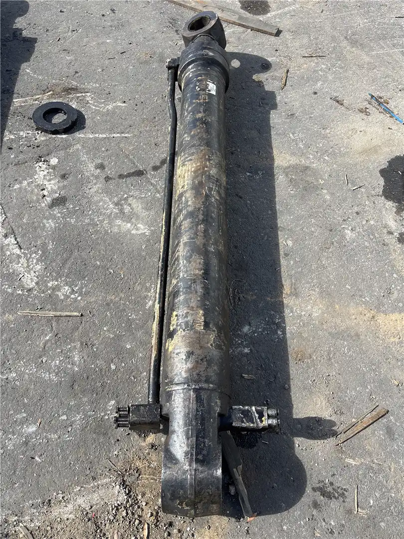 USED BUCKET CYLIND indicator image 1
