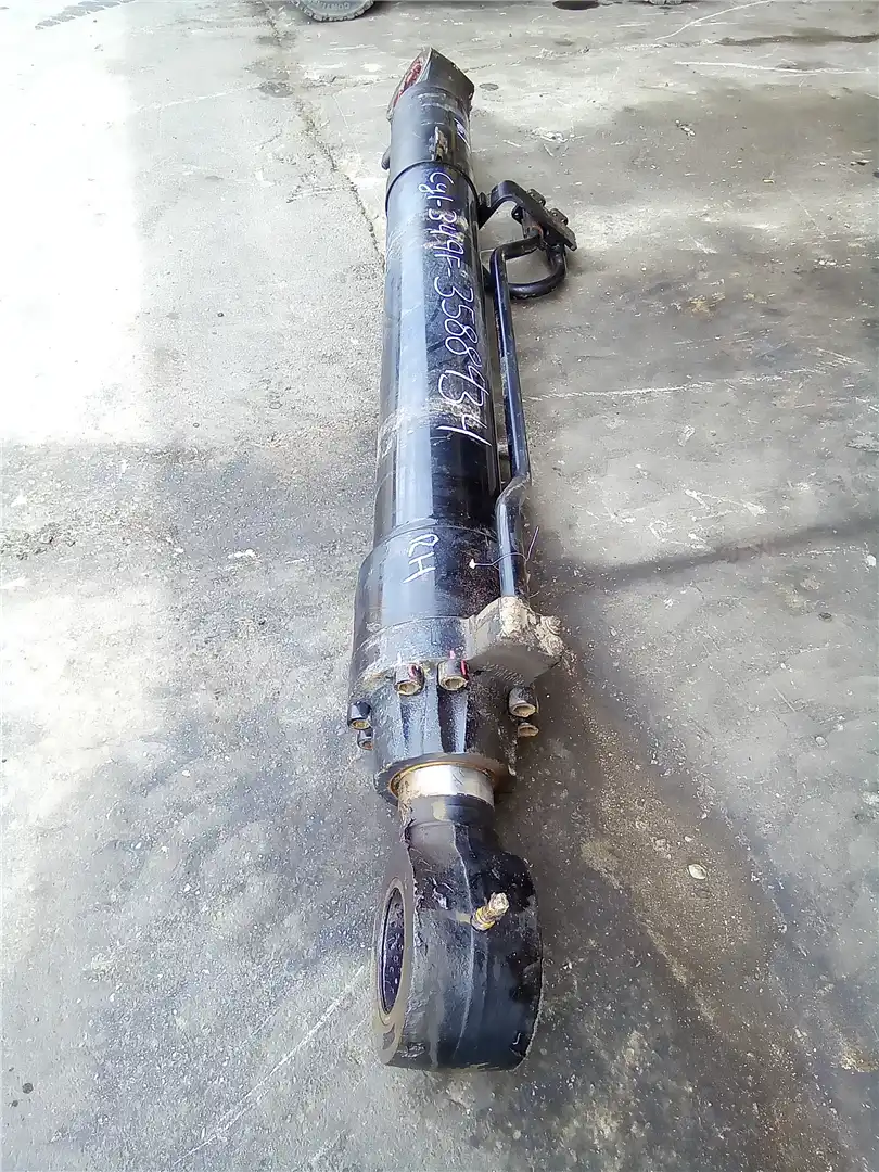 USED RH BOOM CYLIN image 4