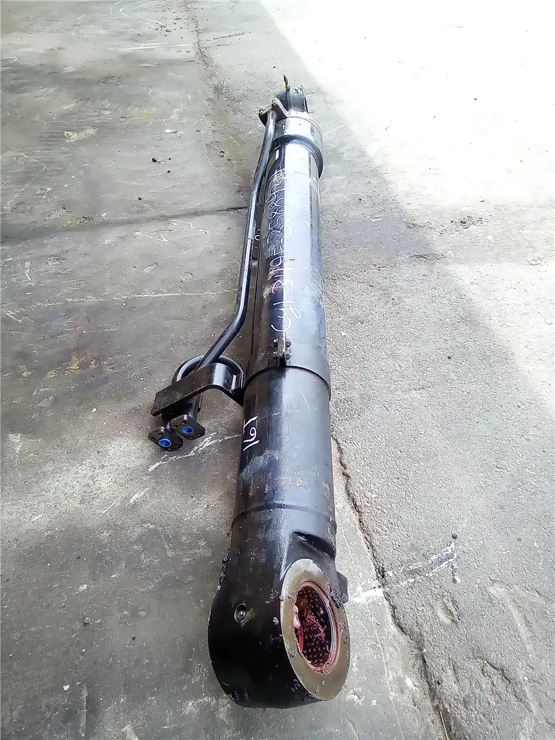USED RH BOOM CYLIN image 2
