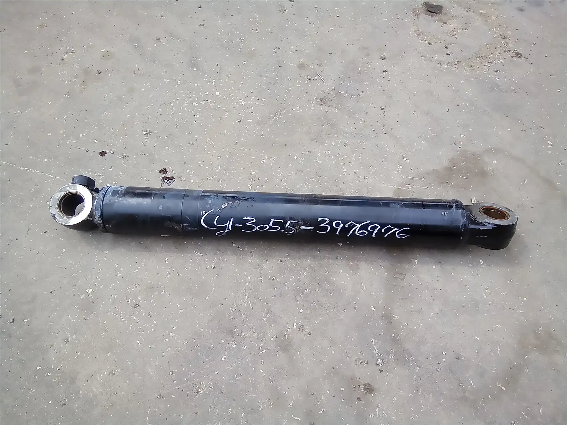 USED BOOM CYLINDER indicator image 1