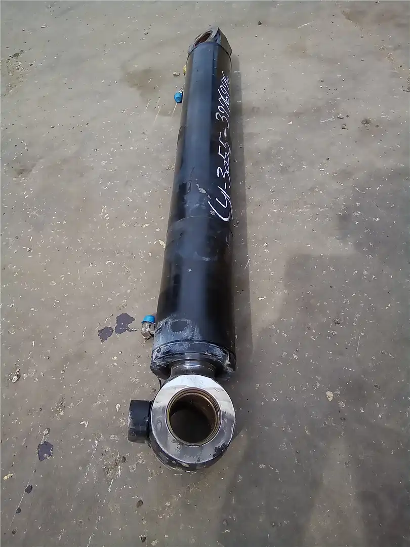 USED BOOM CYLINDER image 3
