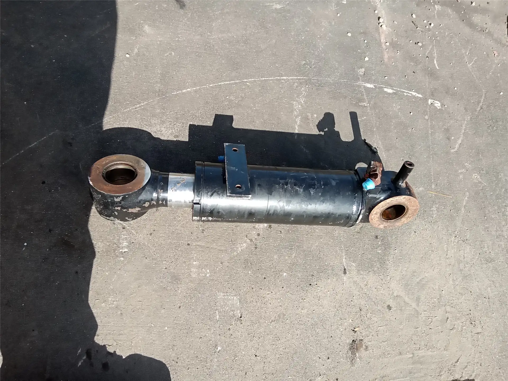USED LIFT CYL image 2