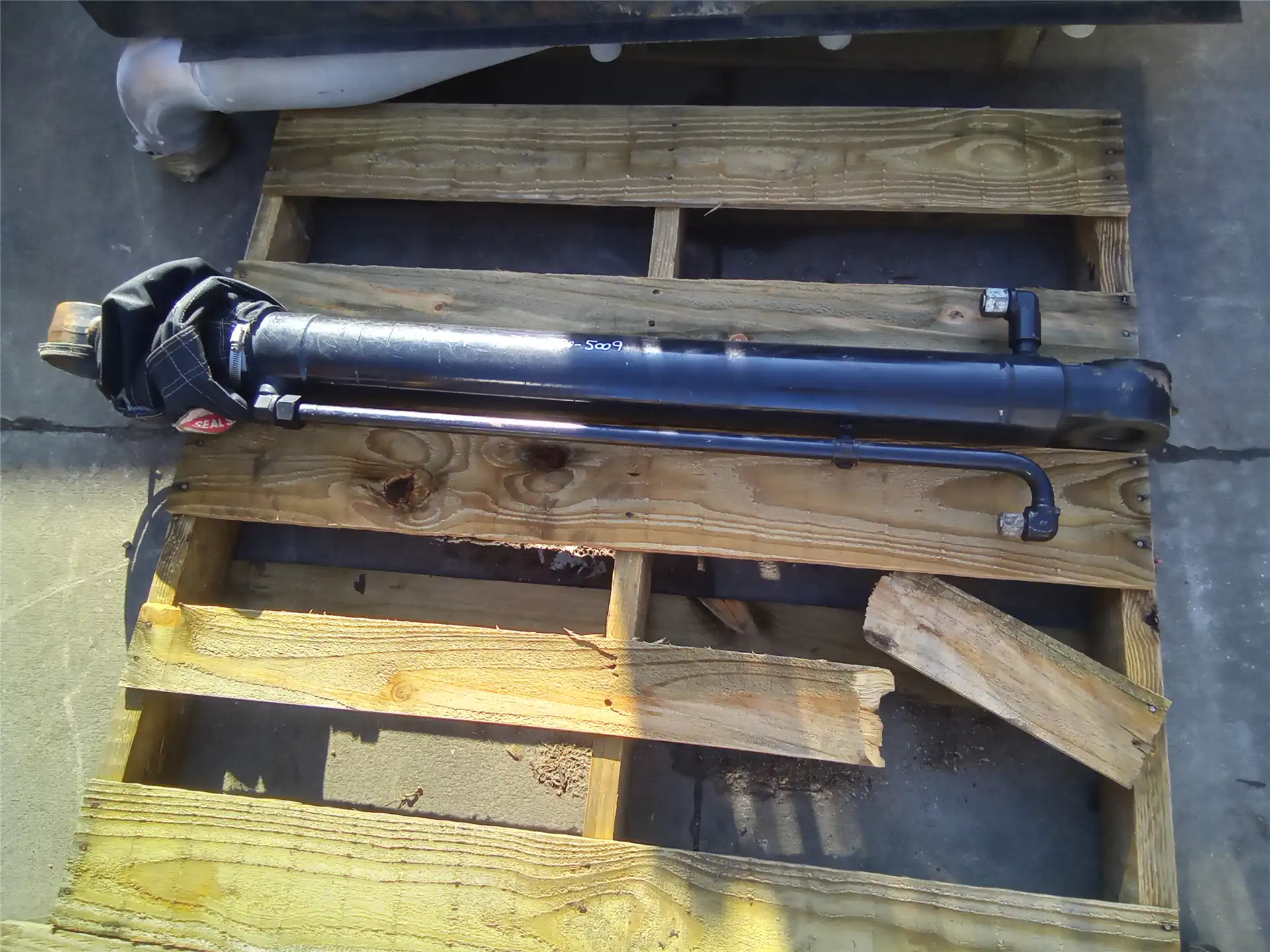 USED BUCKET CYL image 2