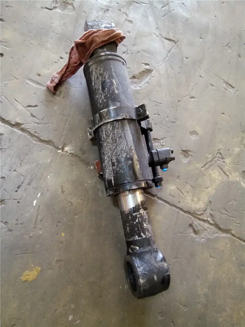 USED TILT CYLINDER image 2