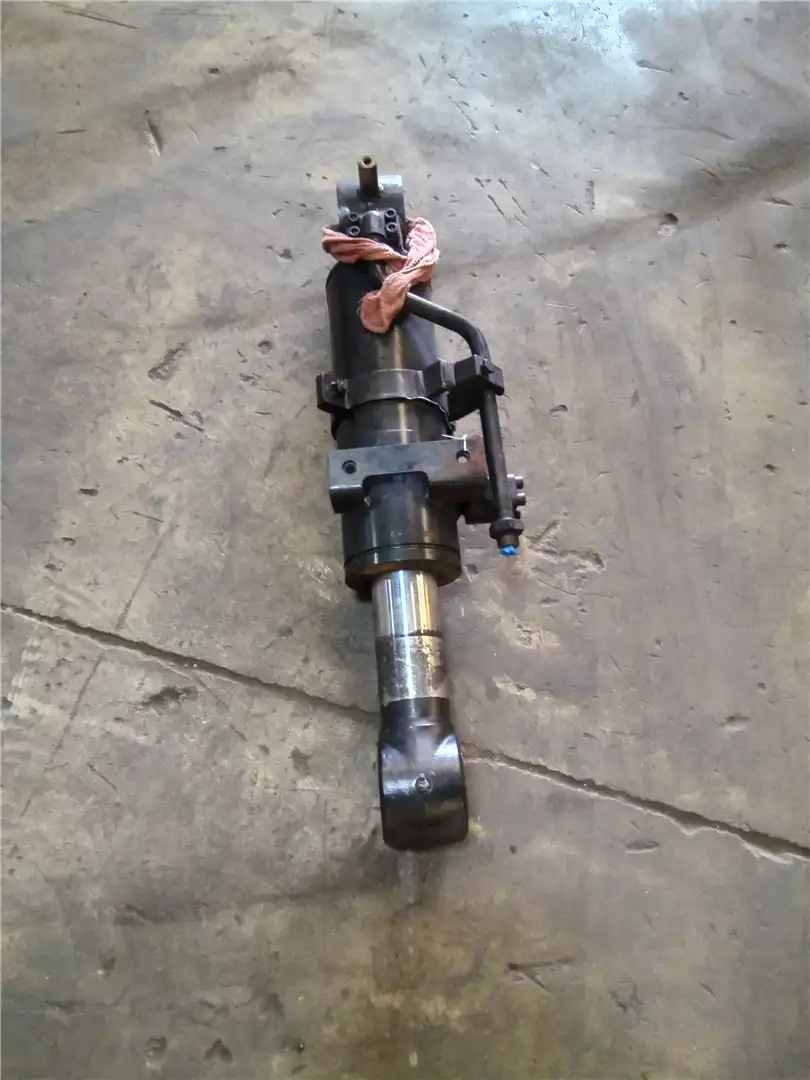 USED TILT CYLINDER indicator image 1