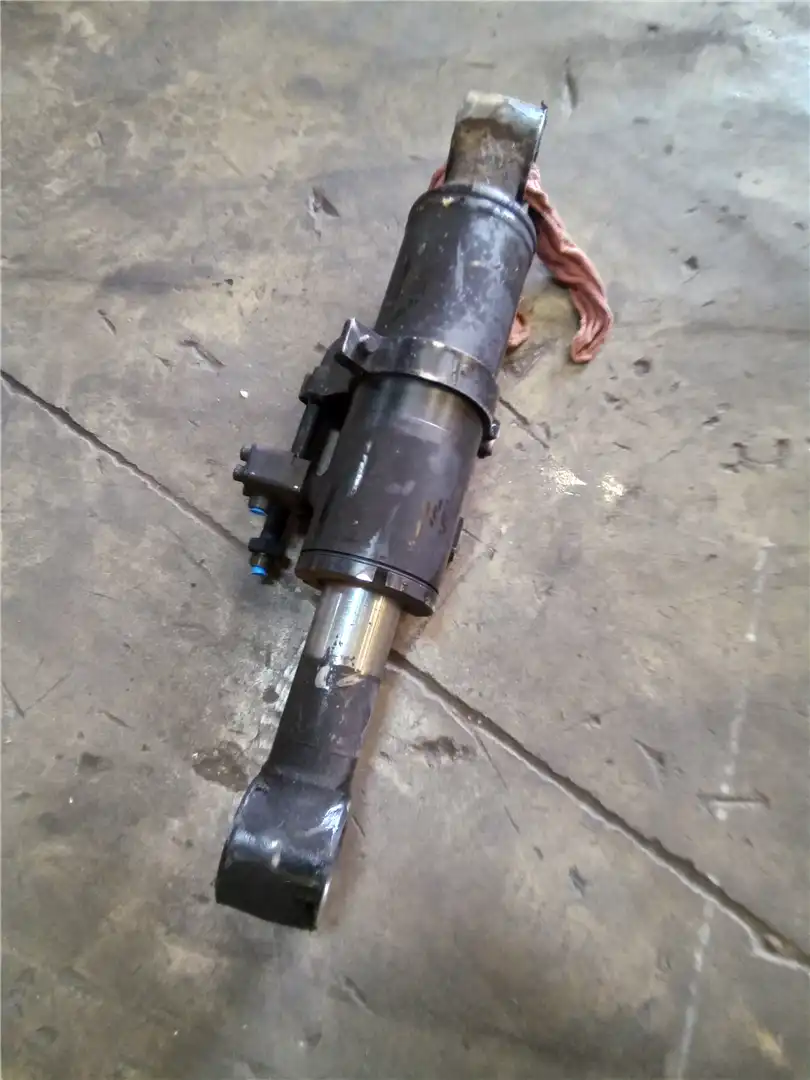 USED TILT CYLINDER image 2