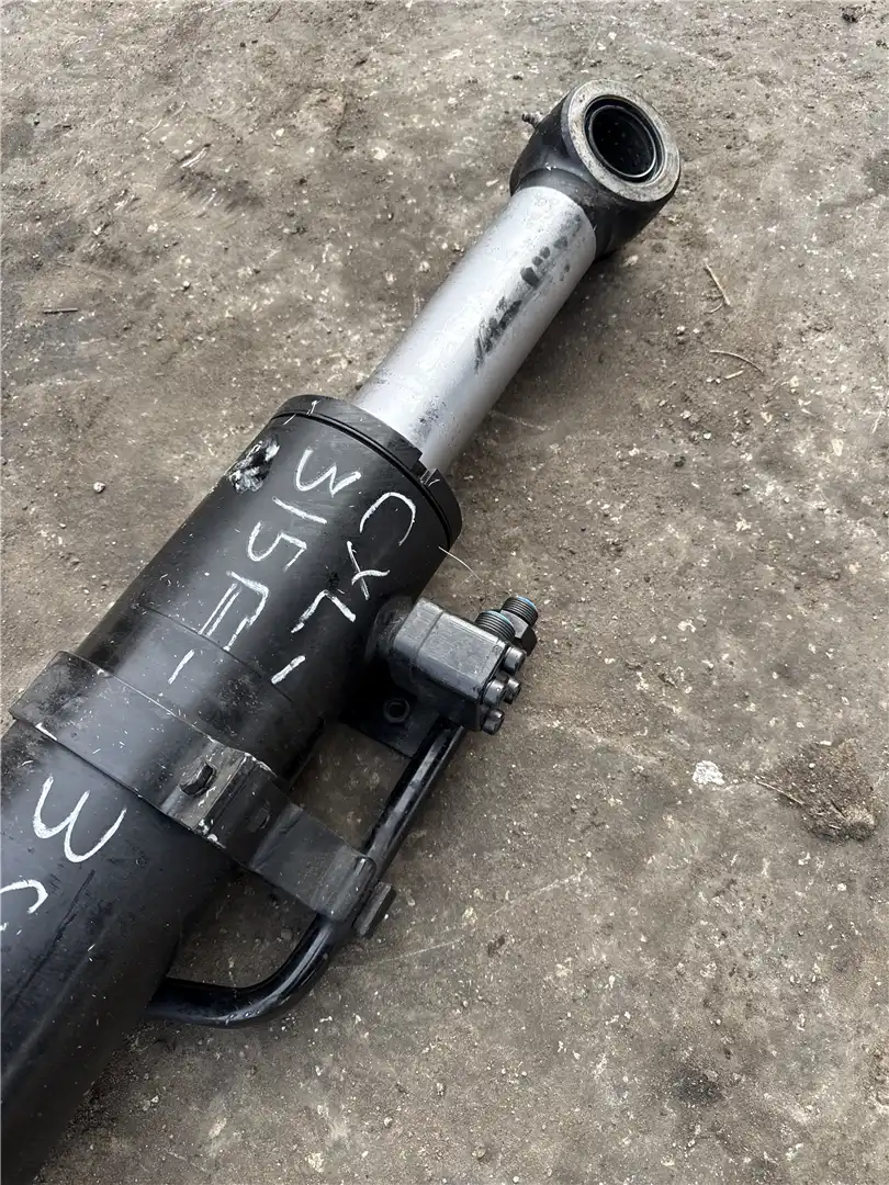 USED RH BLADE CYL image 2