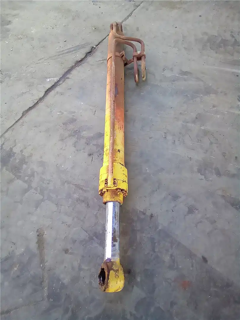 USED RH BOOM CYL indicator image 1