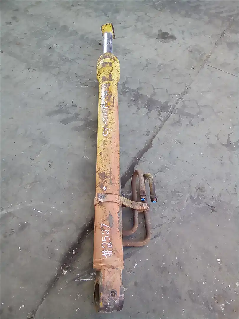 USED RH BOOM CYL image 2
