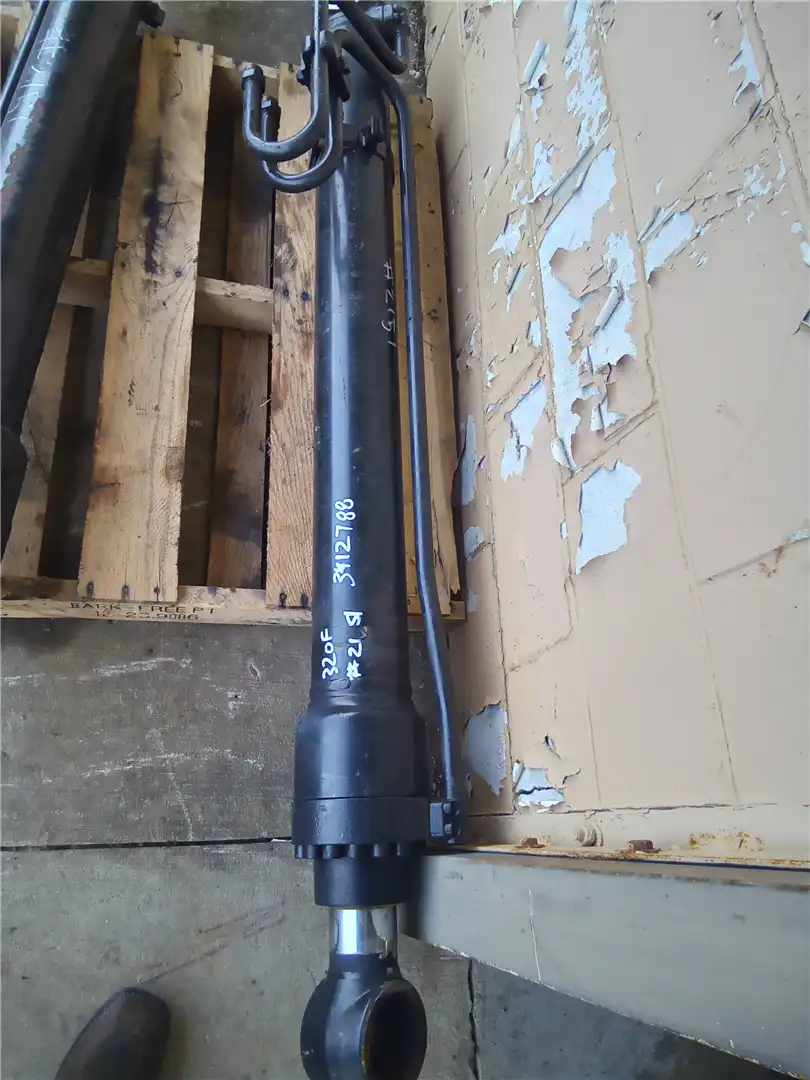 USED BOOM CYLINDER image 2