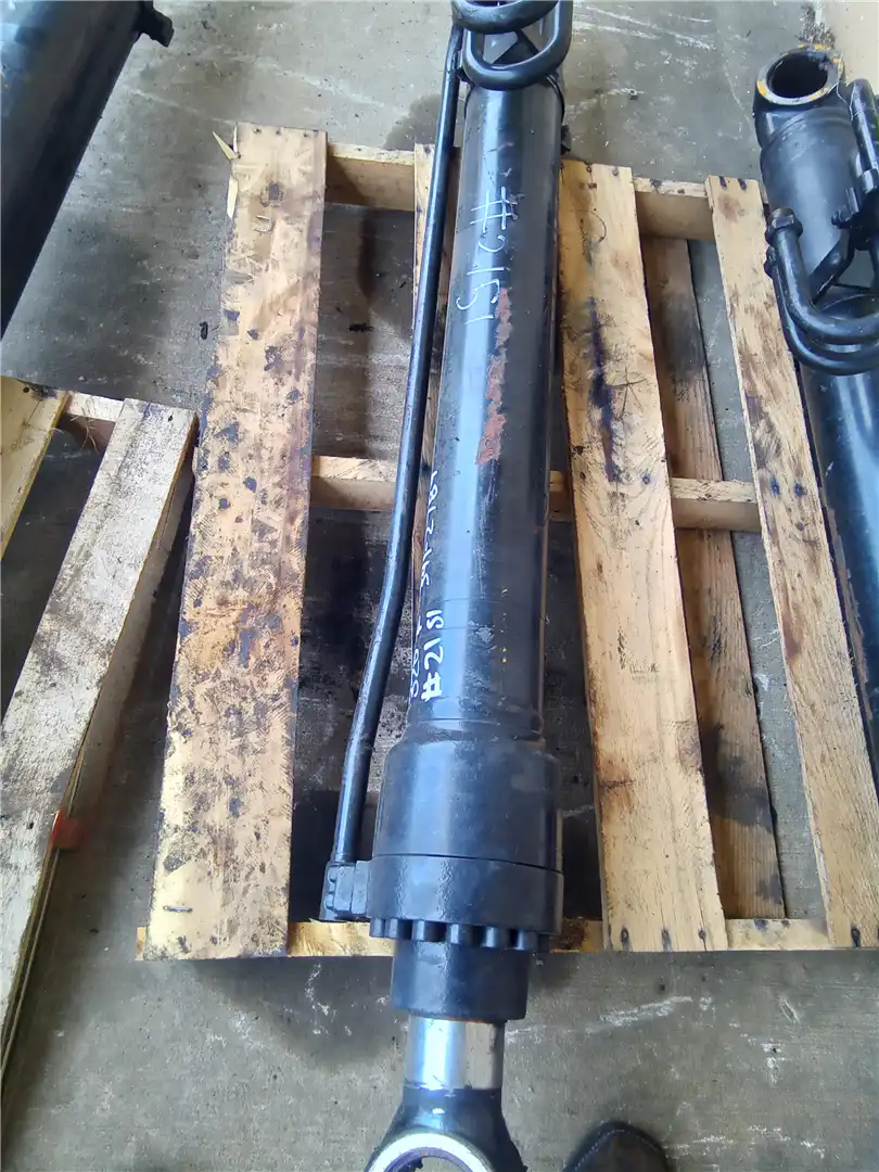 USED BOOM CYLINDER image 2