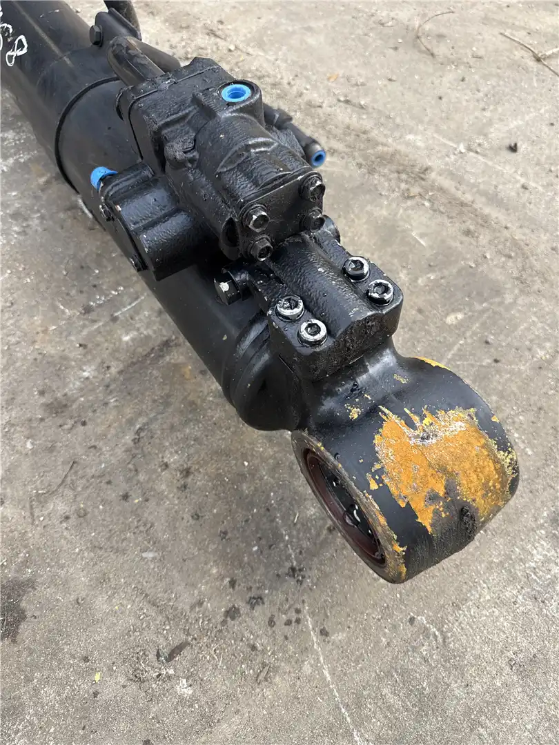 USED LH BOOM CYL indicator image 1