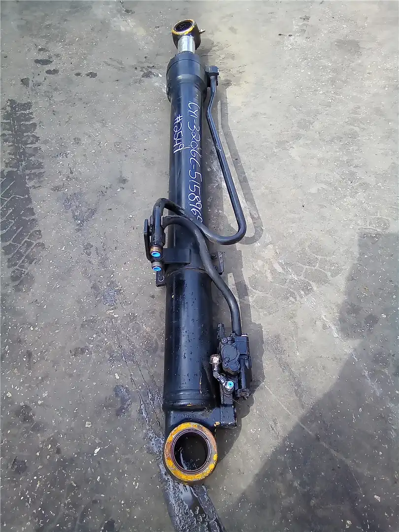 USED RH BOOM CYL indicator image 1